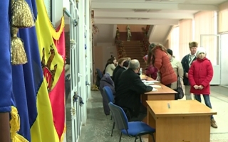 Cer demiterea PRIMARULUI pentru ca nu mai este comunist: "Si-a schimbat orientarea politica"