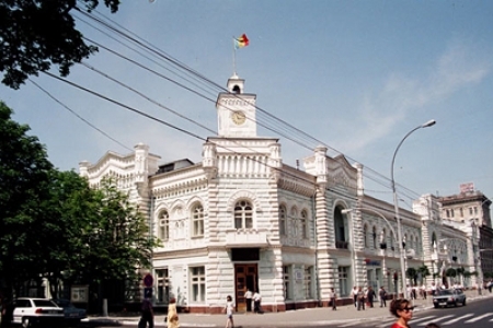 Coada la biroul electoral: opt candidaÈ›i s-au Ã®nregistrat deja Ã®n cursa pentru alegerile locale
