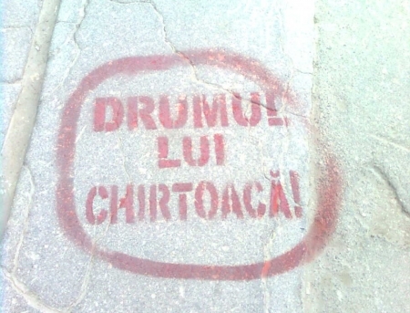 Stampila printre crapaturi si gropile din carosabil: Â«Drumul lui ChirtoacaÂ»
