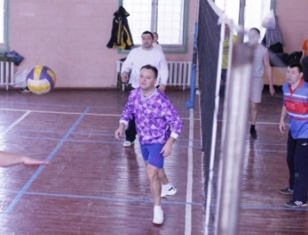 Duelul electoral continua: Dodon il cheama la duel si pe Filat "la un meci de volei"