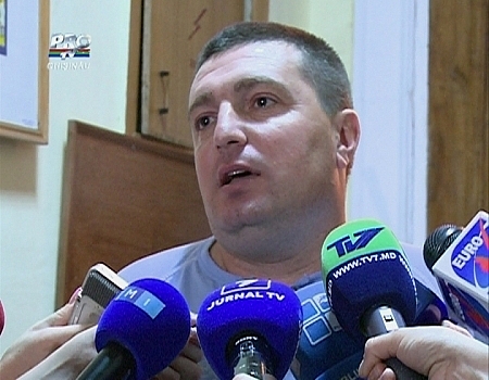 Consilierul PCRM Anatolie Tofan, condamnat pentru crima si viol, si-a anuntat RETRAGEREA din CMC 