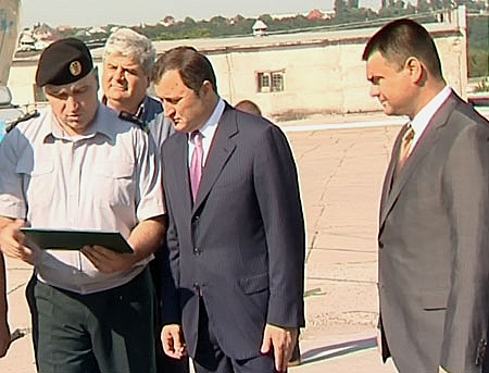 Gata de prima parada. Premierul a luat cunostinta cu tehnica scoasa de la naftalina