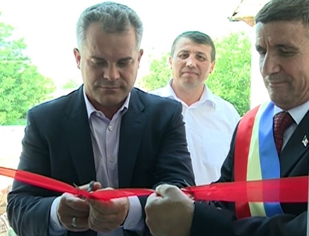 VIDEO. Vlad Plahotniuc la Zambreni. Parlamentarul milionar a inaugurat o cantina sociala
