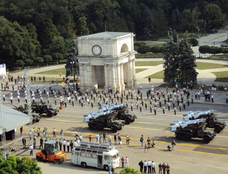 Capitala sub "ASEDIU". Centrul orasului blocat de repetitiile pentru parada. FOTO si VIDEO