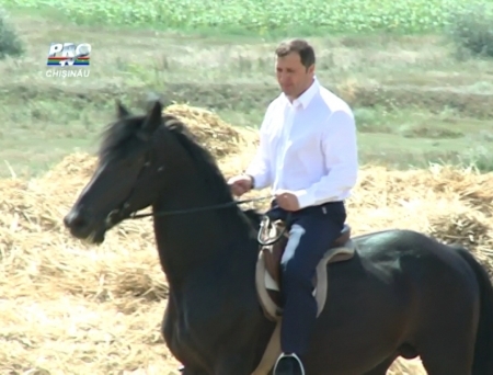 VIDEO. Formuzal: Voronin nu se supara ca toti ii calaresc calul !