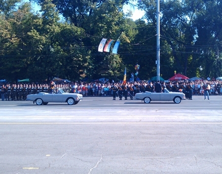  PRIMA PARADA militara de Ziua Independentei. Moldova isi arata "MUSCHII". VEZI VIDEO
