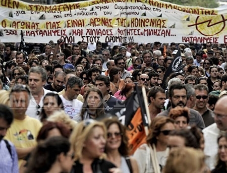 Studentii greci au ocupat postul public de televiziune din Atena