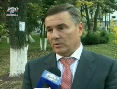 Protest la MoldovaGaz. Valeriu Plesca INDIGNAT de cresterea tarifelor la gaz