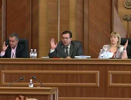 Gata cu cadourile pentru functionari? Deputatii aleg sa nu mai primeasca daruri
