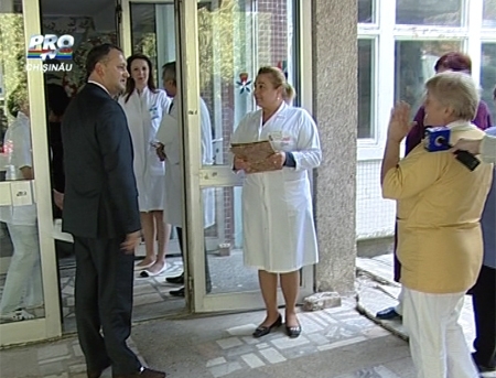 "Lasa ca ati furat si voi cat timp ati fost la guvernare!". Igor Dodon, mustrat de o asistenta medicala