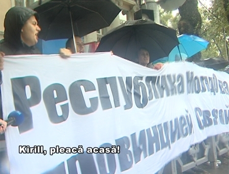 Kiril, pleaca acasa! Vizita Patriarhului Rusiei i-a nemultumit pe cateva zeci de tineri