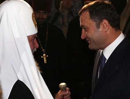 VIDEO. Premierul, intr-un gand cu patriarhul: Vizita nu a avut conotatie politica