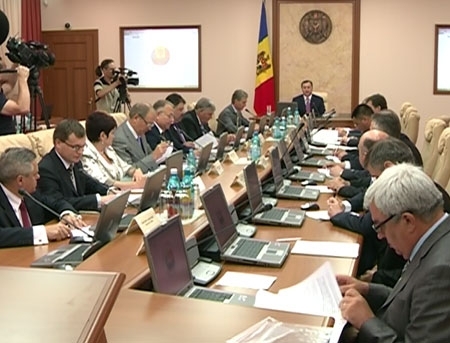 Salarii mai mari... de la anul nou. Bugetarii vor primi salarii majorate cu 12 %