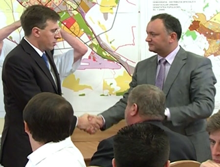 SCANDAL in CMC. Dodon INGRIJORAT ca nimeni nu vrea sa se marite cu Chirtoaca