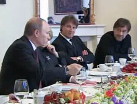 Solistul DDT ii compatimeste pe Putin si Medvedev: Sunt condamnati 