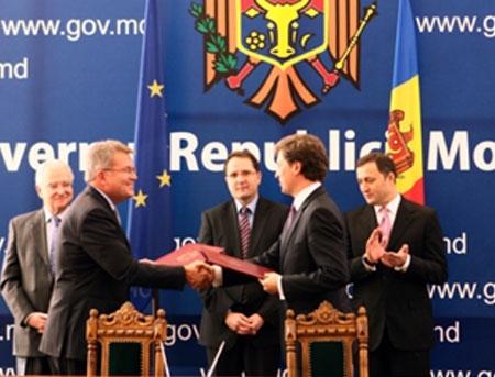 Preturi mai mici la biletele de avion din 2012? A fost semnat acordul prinvind spatiul aerian comun Moldova-UE