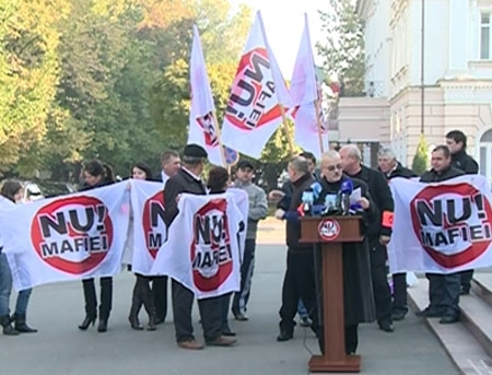 VIDEO. Protest matinal la Parlament. Mocanu vrea audierea PUBLICA a procurorului general