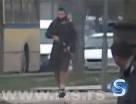 VIDEO. Ambasada SUA din Sarajevo, atacata de un islamist inarmat cu o arma automata