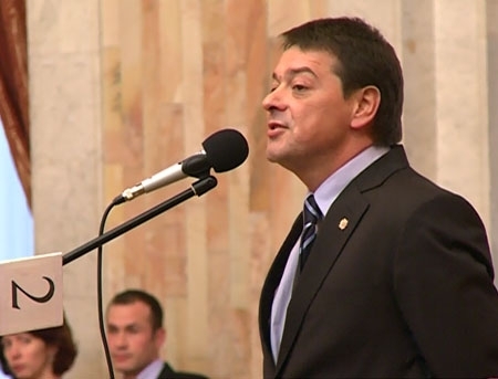 VIDEO. Comunistul Constantin Staras, asa cum NU L-AI MAI VAZUT!  Canta si compune muzica