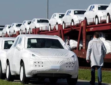 MERITA SALVATA GRECIA? Intr-un oras elen sunt cele mai multe Porsche Cayenne pe cap de locuitor din lume