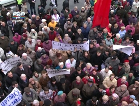 VIDEO. AMALGAM de PROTESTE la primarie! Manifestantii au BLOCAT intrarea