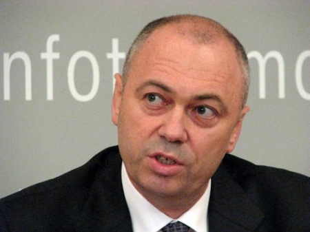 Valeriu Pasat ii da in JUDECATA pe Voronin si Rosca