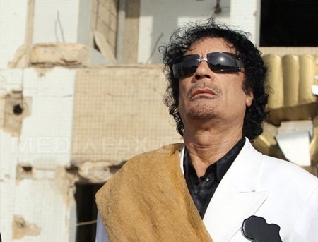Muammar Kadhafi, nevoit sa caute mancare in gunoaie in ultimele zile din viata