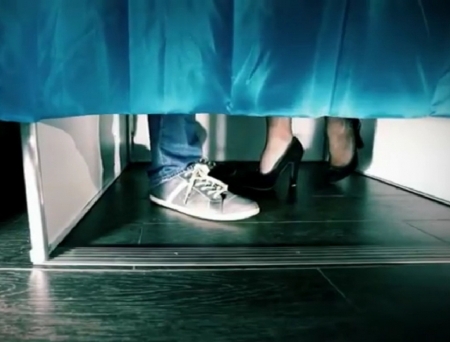 VIDEO. Clip EROTIC de chemare la urne: HAI S-O FACEM IMPREUNA!