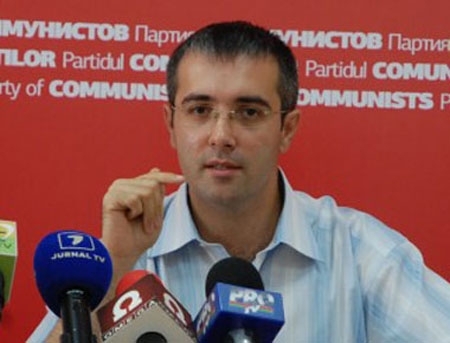 Comunistii RAD de consilierii care parasesc PCRM: Cel din mijloc pleaca deja a DOUA oara!