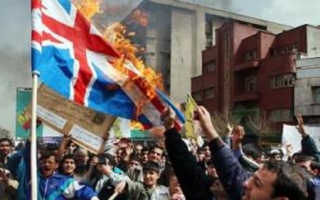 " Moarte Angliei!" Iranienii au ocupat ambasada britanica la Teheran