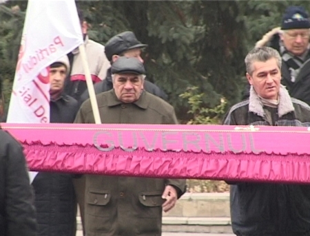 VIDEO. PROTEST cu SICRIU la Parlament organizat de PSD. Ghimpu: Selin, IN ZADAR! Nu treci pragul!