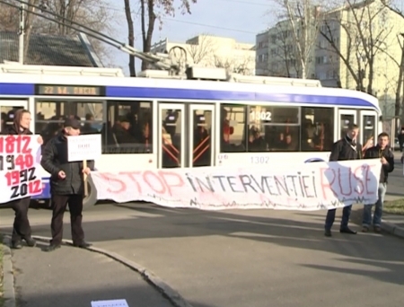 VIDEO. Carpov: Nu au existat motive REALE pentru a impusca tanarul. Proteste in fata Ambasadei Rusiei: Armata Rusa, AFARA!