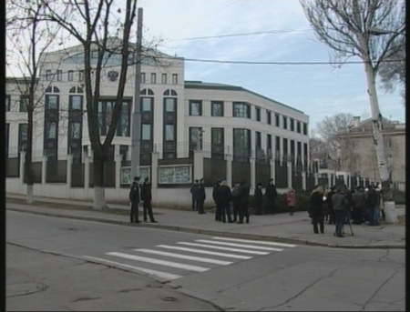Punct si de la capat. Proteste din nou in fata Ambasadei Federatiei Ruse