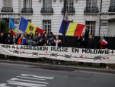 VIDEO. PROTEST la Paris. Manifestantii basarabeni, indignati de omorul lui Vadim Pisari