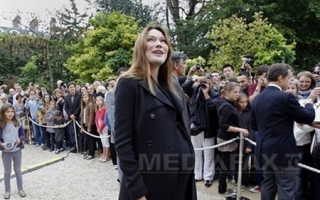 Carla Bruni-Sarkozy se declara pregatita sa participe la o noua campanie electorala a sotului sau