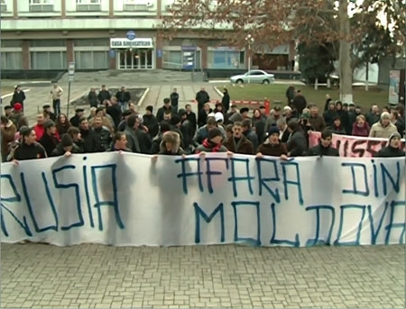 VIDEO. PROTEST la ambasada Rusiei si MAEIE: Expulzarea lui Kuzmin si retragerea armatei rusesti!