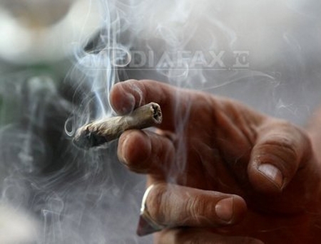 Deputat polonez: Vreau sa fumez marijuana in Parlamentul de la Varsovia
