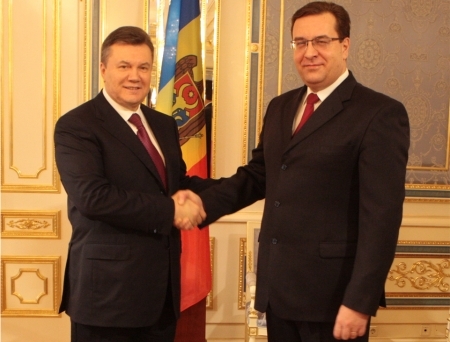 Kievul, tare pe pozitii: Ucraina sustine transformarea misiunii de pacificatori. Ce au discutat Ianukovici si Lupu