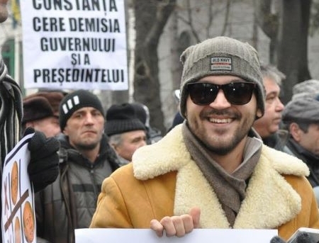 FOTO. MESAJUL protestatarului din Romania ce a INNEBUNIT utilizatorii Facebook
