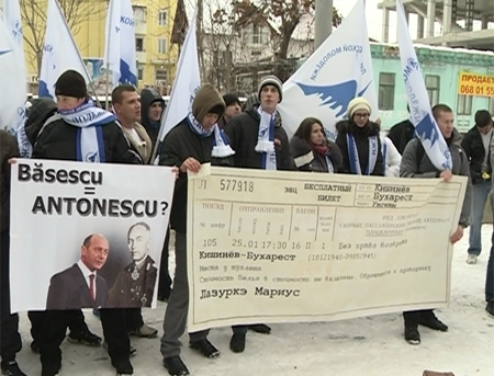 Un bilet de tren spre Bucuresti pentru Lazurca! Protest si antiprotest la Ambasada Romaniei