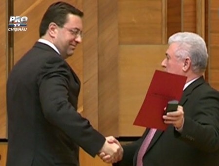 DOC. Voronin i-a scris un ravas lui Lupu: Dizolvati URGENT Parlamentul, ca sa va ispasiti vina!