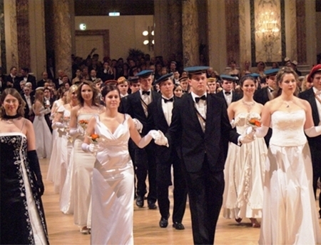Bal al EXTREMEI DREPTE in Viena, organizat in ziua care se comemoreaza Holocaustul. Ce a urmat