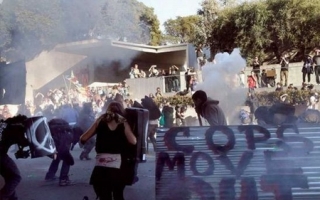 VIDEO. PROTESTELE din CALIFORNIA: Patru RANITI si peste 400 de manifestanti anticapitalisti ARESTATI