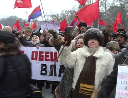 VIDEO. "Alianta, mars afara". Comunistii au protestat in Piata Marii Adunari Nationale