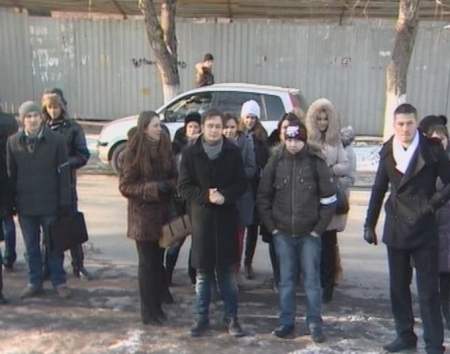 VIDEO. PROTEST LA AMBASADA FRANTEI: Nu suntem prostituate, dar suntem femei curate!