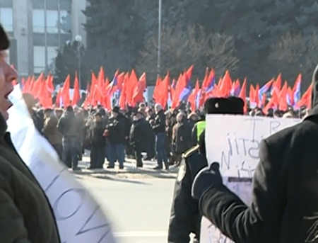 VIDEO. PROTEST si ANTI-PROTEST in PMAN: Jos alianta versus jos comunistii! 