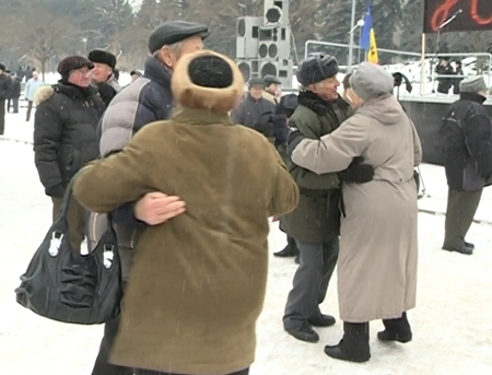 VIDEO. HORA la PROTESTUL CACD. Au dansat pentru demisia Aliantei