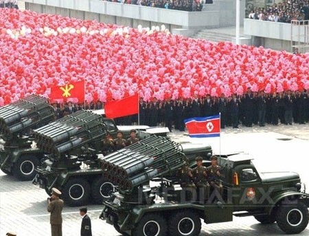 VIDEO. PARADA DEDICATA DEFUNCTULUI. Coreea de Nord serbeaza ziua de nastere a lui Kim Jong Il