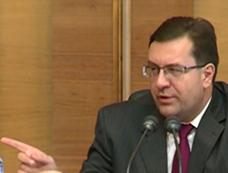 "Hihi haha" in Parlament. De ce i-a facut Lupu NESERIOSI pe deputati