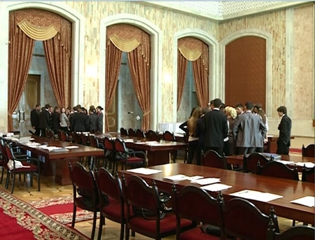 LIVE VIDEO. DOC. Alesii se reunesc intr-o noua sedinta. Pe ordinea de zi: stabilirea DATEI alegerilor